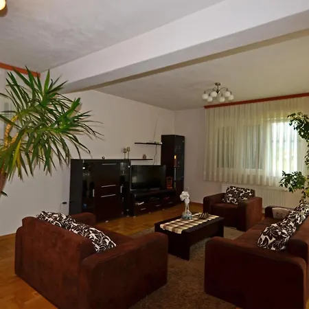 モーテル Leda Vrlika